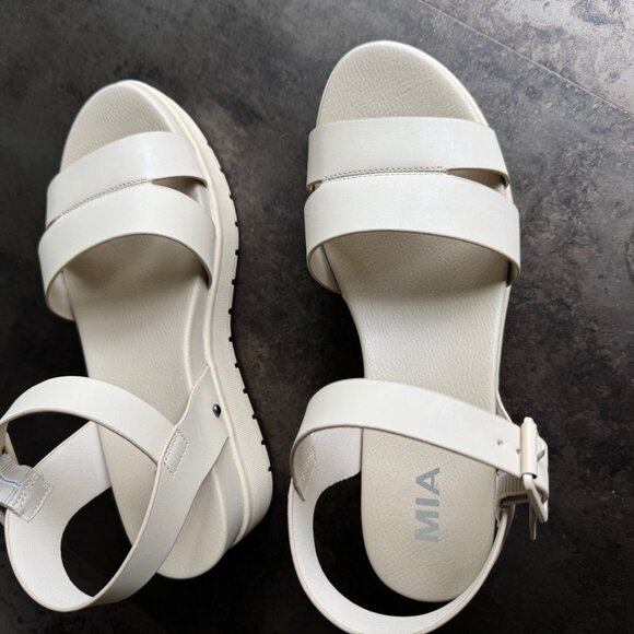 MIA Maya Sandal - Picture 2 of 6